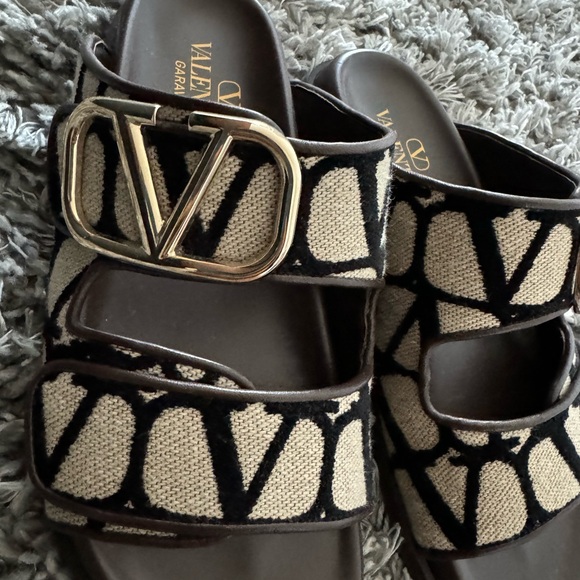 Valentino slides - Picture 2 of 4